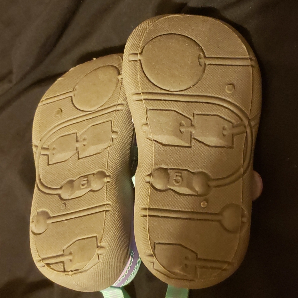 Kid Shoes - Picture 3 of 7